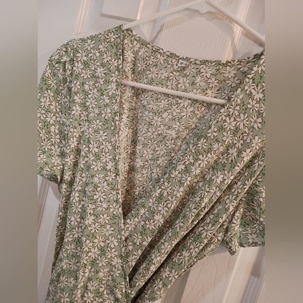 Floral Wrap Dress in Green Size Medium - Picture 2 of 5